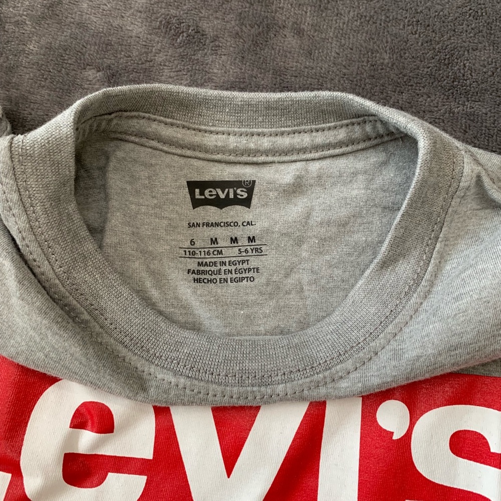 Levi’s Tee - Picture 3 of 3
